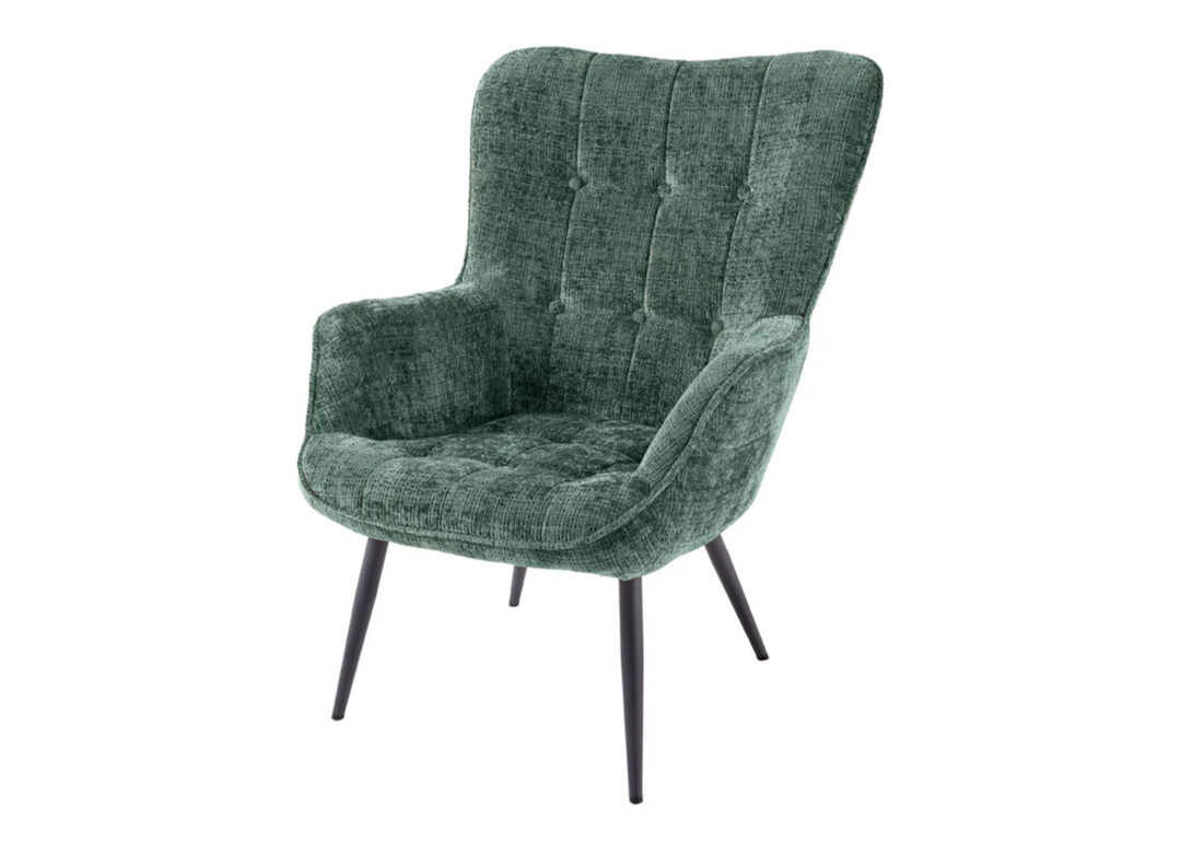 Fauteuil SÉLÈNE en chenille verte avec dossier haut, accoudoirs et pieds en métal noir sur fond blanc