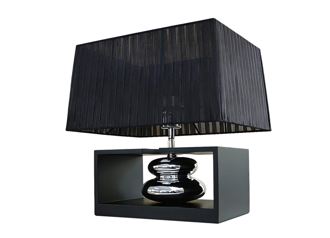 Lampe à poser NÉRA noir et argent vue de trois quarts avec abat-jour noir