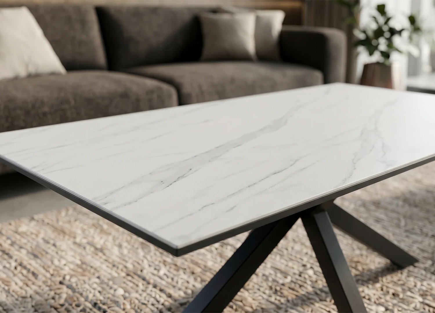 Détail des veinures grises du plateau en céramique blanche de la table basse KAVEN