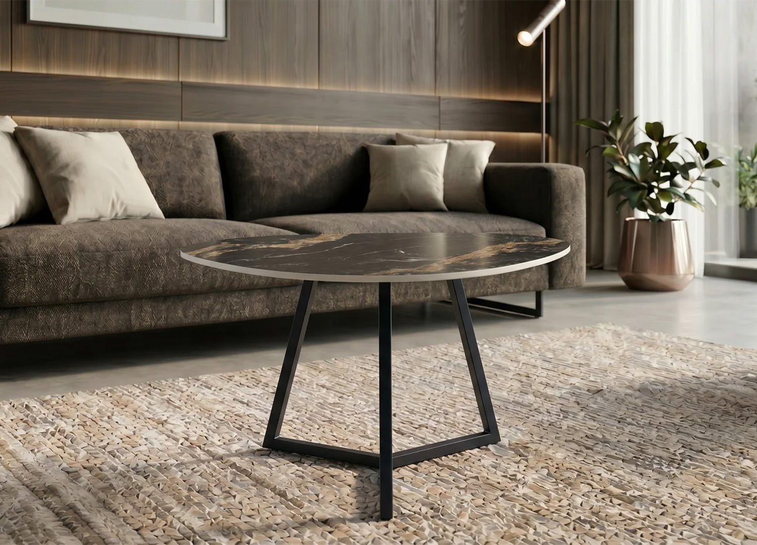 Table basse ORBIS 70 cm en céramique sombre sur tapis design dans un salon moderne
