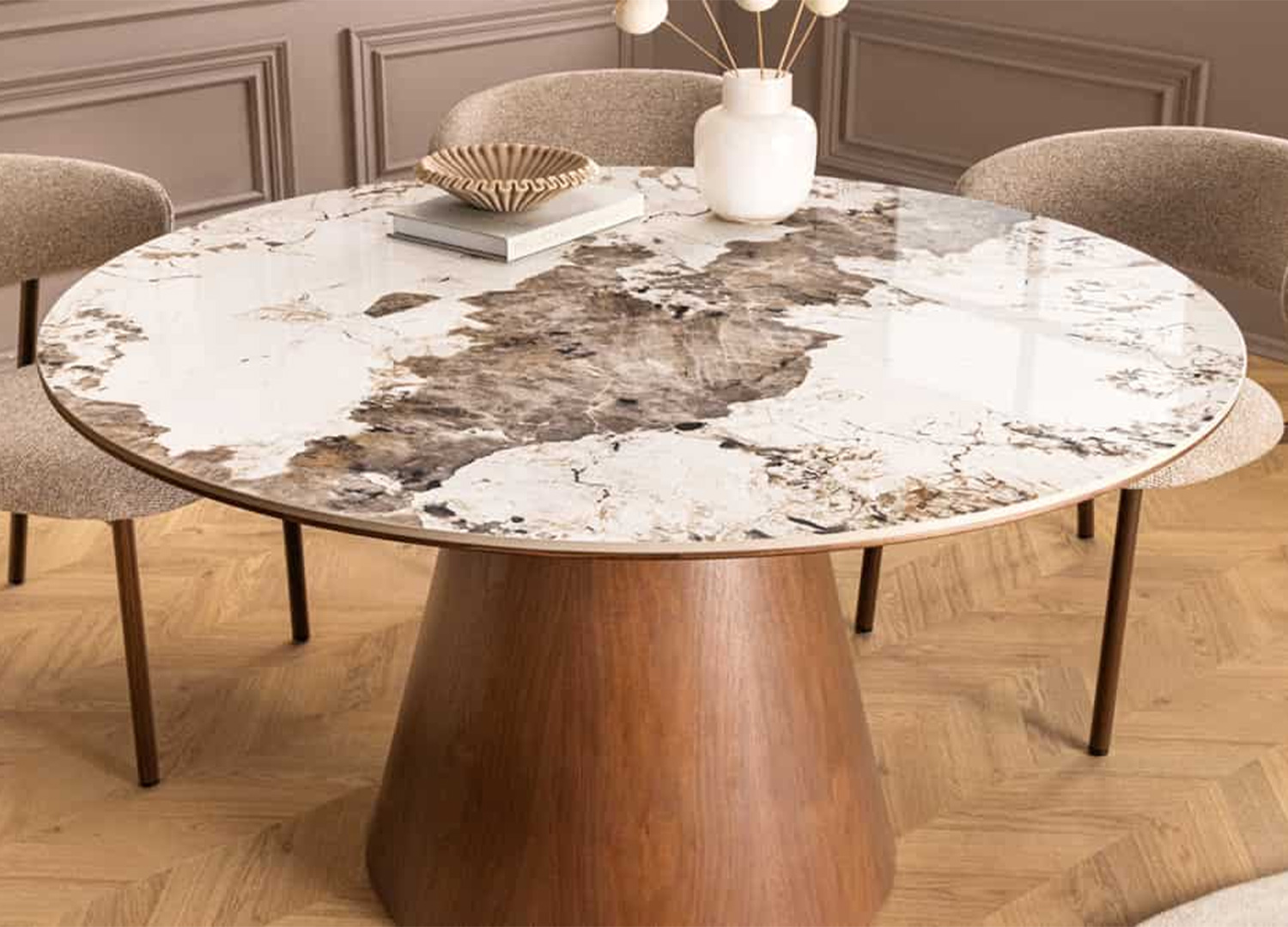 Pied central conique en placage noyer de la table à manger ronde ÉLIORA