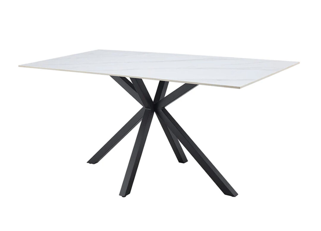 Table KAVEN 160 cm en céramique blanche avec piètement étoile noir sur fond blanc