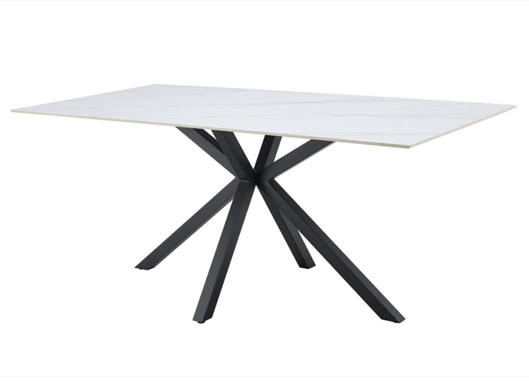 Table à manger KAVEN 180 cm en céramique blanche avec piètement étoile noir sur fond blanc