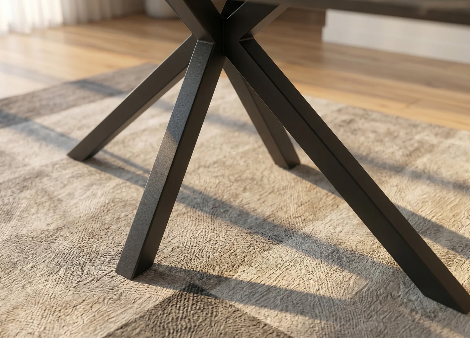 Détail du piètement étoile en métal noir de la table KAVEN 180 cm