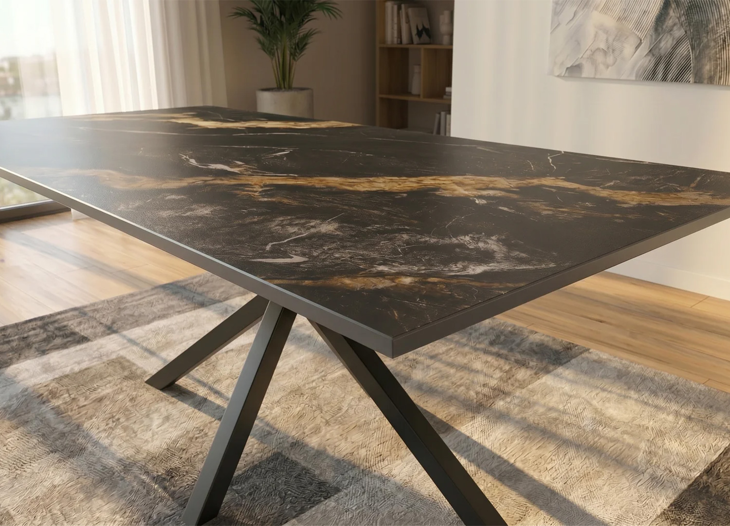 Zoom sur les finitions noir et or du plateau céramique de la table KAVEN 180 cm